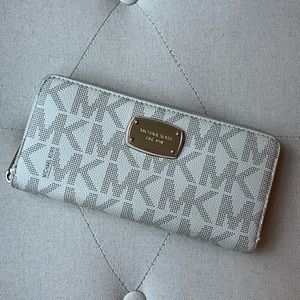 Michael Kors Logo Wallet